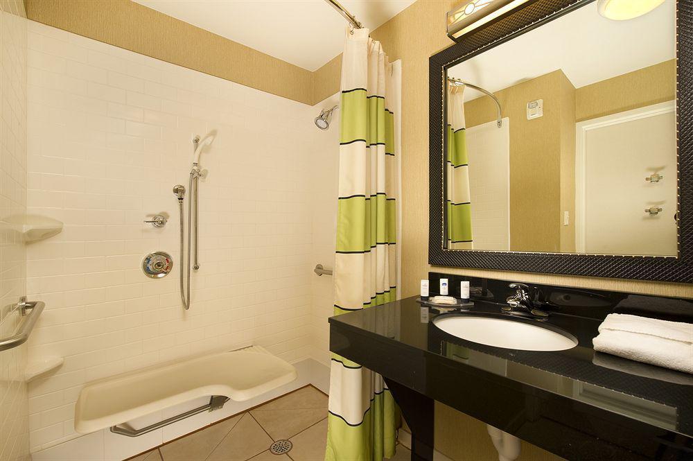 Fairfield Inn And Suites Cleveland Room photo