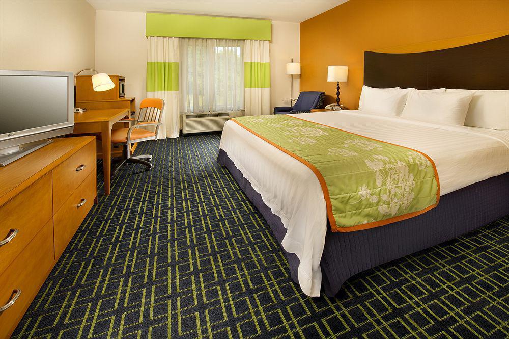 Fairfield Inn And Suites Cleveland Room photo